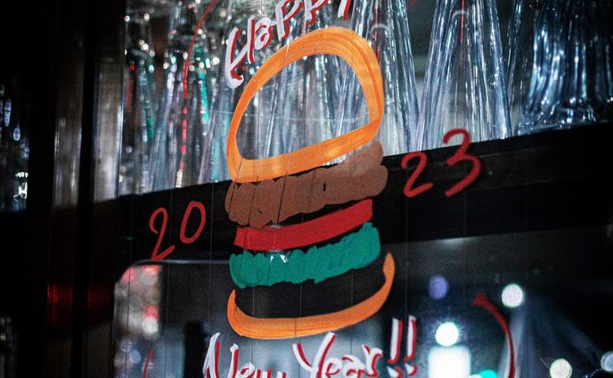 Hamburger

-----------------------------------------
location:Sumida_Tokyo
-----------------------------------------
camera:Nikon D3200📸

#photography 
#japancityblues 
#snapshots 
#photographer 
#streetphotography 
#street_photography 
#hamburger 
#shaketree 
#happynewyear 
#写真好きな人と繋がりたい 
#カメラ好きな人と繋がりたい 
#なにげない瞬間を残したい 
#写真
#カメラ
#キリトリセカイ 
#ハンバーガー
#シェイクツリー
#ニューイヤー
#ハンバーガーショップ 
#イラスト 
#ジャンクフード
#ファインダー越しの私の世界
#東京カメラ部