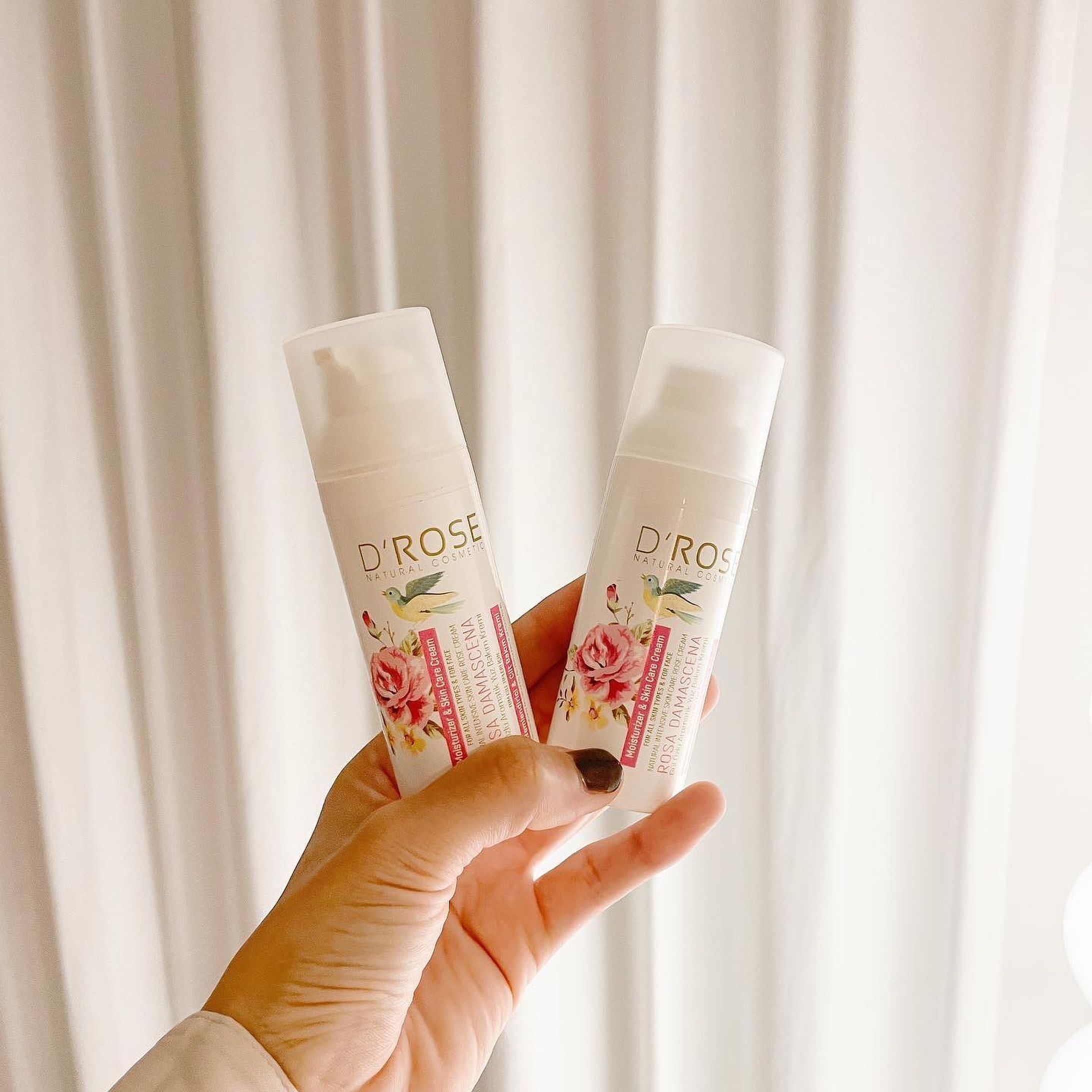 人気のダマスクローズクリーム🌹ただ今30%OFFです🤍

乾燥が気になる季節。
コツコツ丁寧にスキンケアをして、素敵にメイク出来ますように🕊
お肌の調子が良いと、気分もあがる🪞ターバンも更に可愛く巻けますね🕊

店頭販売もしているので
気になる方は
DMを下さい🚩

#ローズクリーム #小ジワ改善 #ナチュラルコスメ #ダマスクローズ #スキンケア #アイメイク #美容 #美容クリーム-1