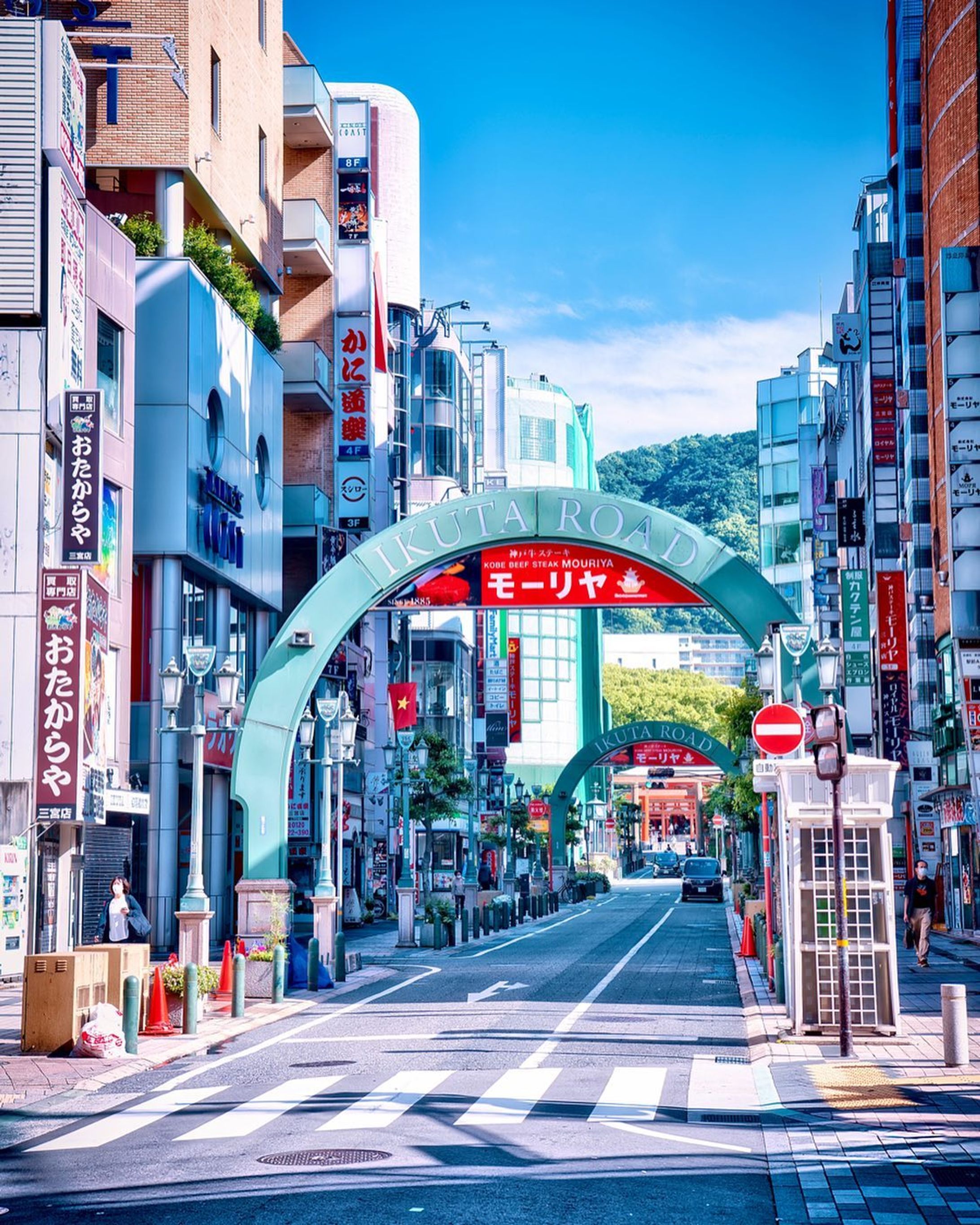 三ノ宮で早朝フォトウォーク

ーーーーーーーーーーーー

ご覧頂きありがとうございます
気軽にフォローして貰えると嬉しいです！

Thank you for watching.
If you like it, please follow me.

▷ @takumapictures 

ーーーーーーーーーーーーーー

LOCATION：三ノ宮高架下
CAMERA ：SONY a7Ⅳ
LENS：SONY FE24-70mm F2.8GM
FE：30mm
ISO：100
F値：F2.8
SS：1/80

撮影のご依頼はDMから宜しくお願い致します

神戸写真家サークルメンバー
神戸写真家サークルで一緒に写真を撮りにいきませんか！？
只今メンバー募集中
▷ @kobephotographercircle 

#takumapictures 
#タクマピクチャーズ 
#sonya7iv 
#神戸観光 
#三ノ宮高架下 
#神戸写真家サークル 
#風景写真 
#写真好きな人と繋がりたい 
#カメラ好きな人と繋がりたい 
#カメラ垢フォロバします 
#写真垢フォロバします 
#アニメのワンシーンのように 
#カメラ男子 
#カメラ女子 
#写真で伝えたい私の世界 
#ファインダー越しの私の世界 
#ファインダー越しの世界 
#キリトリセカイ 
#landscape #landscapephotography #japan #japantravel #sel2470gm #swarovski #sonyfe2470gm #alpha_newgeneration #japantrip #japanphoto #japanphotography-1