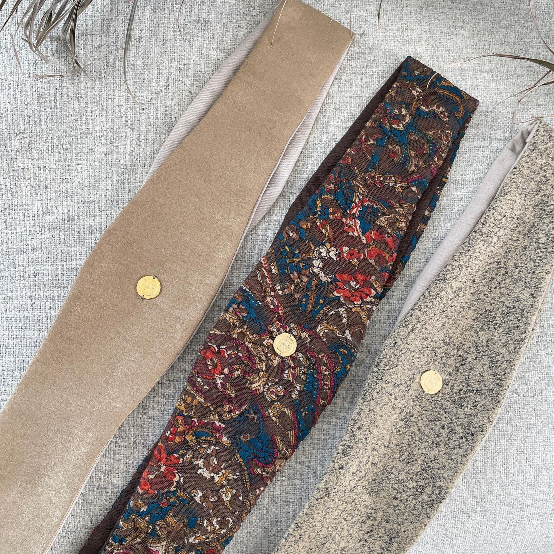 ブラウン系のQPPA®︎カバー🤎

左から
◼︎ベージュゴールド
◼︎エスニック（イタリア製生地）
◼︎ベージュミックス

.
.
.
.
ターバンのご購入は🐚🛍
🔸以下のInstagramプロフィールリンク
@qppa.ii
@ii_mnm_lp

🔸Creema 🔎QPPAで出てきます
🔸minne 🔎QPPAで出てきます
💌ご購入方法が分からない場合はDMにてお尋ね下さい♡

.
.
.
.

#キュッパ #着せ替えターバン#エスニック  #popupshop  #着せ替えターバン #日本製 #madeinjapan  #ターバンアレンジ #ターバン #ターバンヘア #ターバンコーデ #ヘアアレンジ #ヘアアクセサリー #ヘアアクセ #ヘアバンド#海-1