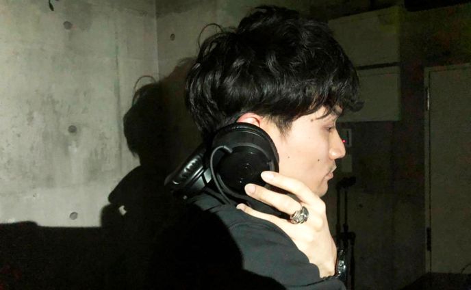 夜はDJ活動も！