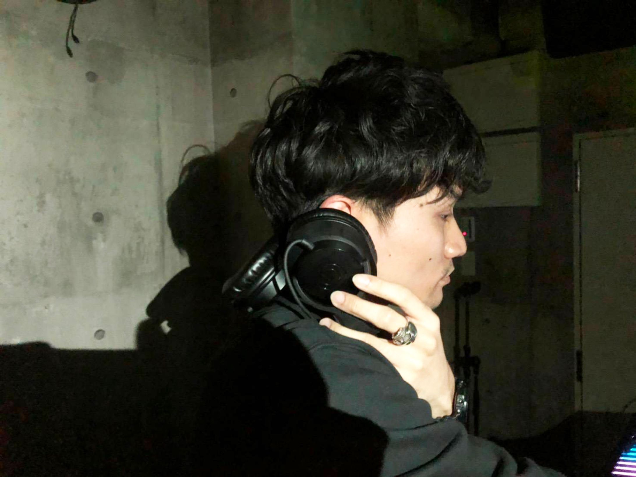 夜はDJ活動も！-1