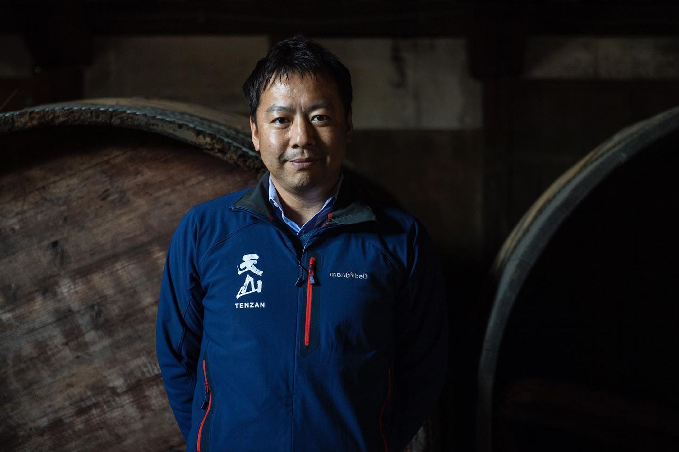 天山酒造 ｜ 6代目蔵元 七田謙介
Tenzan Sake Brewery Company / 6th generation president Kensuke Shichida
 
 
1875 年創業。
「天山」や「七田」といった一連の銘柄は数々の鑑評会での受賞歴があり、日本はもとより海外でも高い評価を受けています。
最も重んじるのは、先代の父から受け継いだ「不易流行」の精神。
創業時から大切にしている地元小城の自然の恵みを最大限に活かした酒造りと、時代の流れにあわせた革新的な挑戦で、至高の一杯をつくり続けています。
 
青りんご・桃・梨・メロン・バナナ
ココナッツ・アーモンド・バニラ…
米と水と米麹が主な原料の日本酒ですが、商品ごとに、これほど多様な香りの例えが。
そして洗練された瑞々しい口当たり。
サワーや果実酒ばかり好んでいた私ですが、天山酒造の「今朝しぼり」で、日本酒が選択肢の一つに仲間入りしました🍶
 
天山酒造のウェブサイトには商品ごとに「合う料理」が書かれており、どれも試したくなるものばかり…！
(https://tenzan.co.jp/product/)
今宵の晩酌の参考に、ぜひ。
 
Founded in 1875, Tenzan sake brewery is recognized both domestically and internationally for its award-winning Tenzan and Shichida lines of sake.
 
The most valuable spirit is “To Integrate New Things While Being Eternal” inherited from prior generations.
Since its foundation, the brewery has been brewing the best drops with the blessings of nature and its innovative challenges in order to meet the needs of the times.
 
Green apple, peach, pear, melon, banana, coconut, almond, vanilla...
Rice, water, and rice malt are the main ingredients of sake.
But each sake exemplifies such a variety of aromas.
And each sake contains a refined, fresh mouthfeel.
 
I used to prefer sours and fruit wine.
Thanks to Tenzan Sake Brewery's "Kesa Shibori", sake is one of my favorites now.
 
On its website, you can check each sake and the list of suitable dishes.
 (https://tenzan.co.jp/en/product/)
I am sure to use it as a reference for tonight's dinner!
 
 
#sagacollective #サガコレクティブ
#sagacollective_introduction #ここに集う匠 #sagacollective_天山酒造
#tenzansyuzo #sake #tenzan #japanesesake #nihonshu #saga #saga_japan
#天山酒造 #天山 #日本酒 #佐賀ん酒 #佐賀酒 #清酒 #杜氏 #蔵人
#佐賀 #佐賀県 #小城 #小城市-1