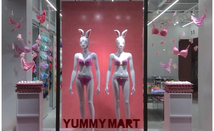 YUMMY MART / Window Display VMD