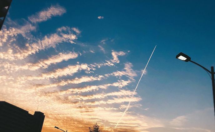 #sky#空#景色#そら部#そらふぉと#phot #photooftheday #photography #夕暮れ#夕焼け
花粉が襲来したので今世は終わりを迎える。最近はスパロボZ2が楽しい。あ、あと復活のルル観たけど1期をちゃんと見ることを決めたのと3部作劇場版の、続きでしたねシャーリー！シュナイゼルさんとジェレミアさんがだいすき〜