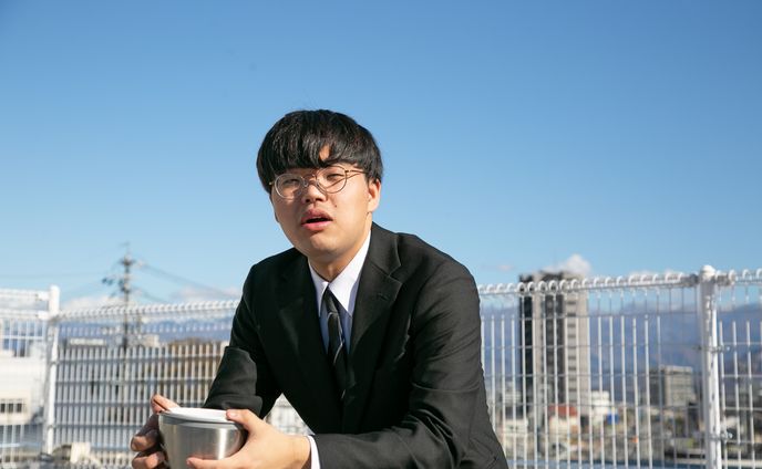 004.お昼休憩中の男