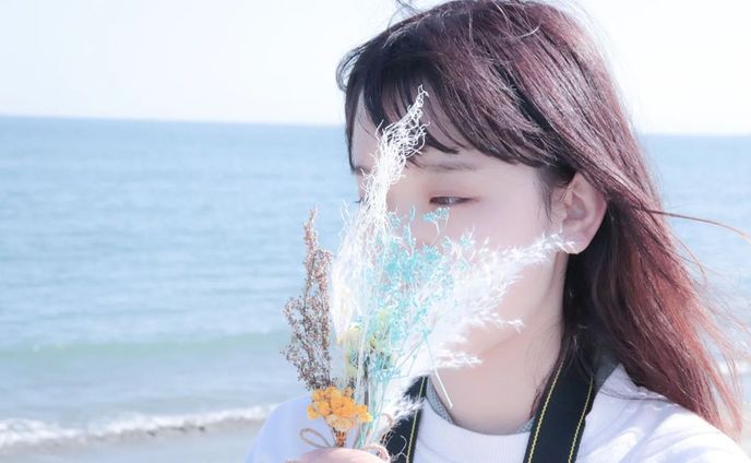 ・⁡
⁡⁡
⁡  #portrait  #ファインダー越しの私の世界  #青  #canonkissx9i  #デジタルでフィルムを再現したい  #ドライフラワー  #ふわふわ