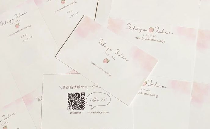 こちらのショップカードとアクセサリー台紙は、DAISOの
名刺カードを使いました!
110円で100枚分作れるって…

デザインだけ作ってあとは自分で印刷してもらえれば、必要なときに必要な分印刷できるのがいいですね👍✨

ショップカード作りたい人
アクセサリー台紙をオリジナルで作りたい人
ハンドメイド商品の画像をきれいに編集したい人
いませんか？

#アクセサリー台紙#ichigoichie #ハンドメイド作家さんの力になりたい #ハンドメイド作家さんと繋がりたい #画像編集します#商品画像 #モニター募集中#商品画像綺麗に修正します#ショップカード #アイコン作成#ダイソー購入品#ダイソー名刺カード